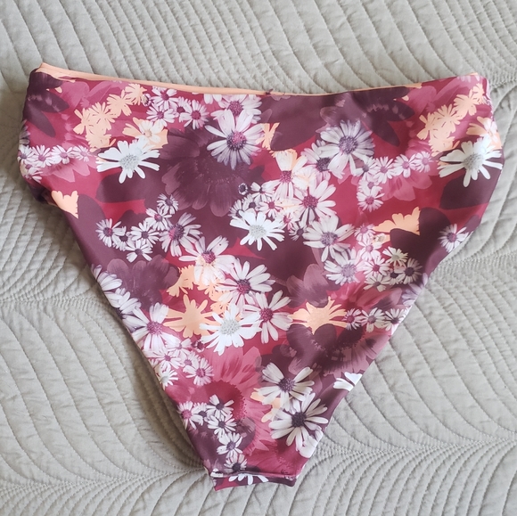 High-waisted reversible bikini bottoms. Size small. New condition - Picture 2 of 4